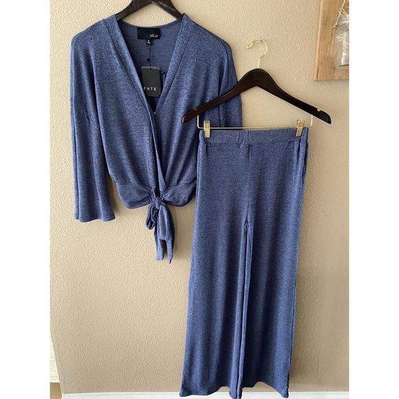🆕Matching top and pant set in slate blue - Picture 2 of 3